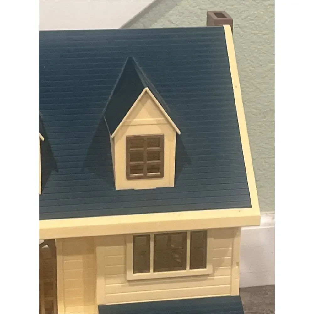 Calico Critters Sylvanian Families House on the Hill Green Roof 3 Story Home